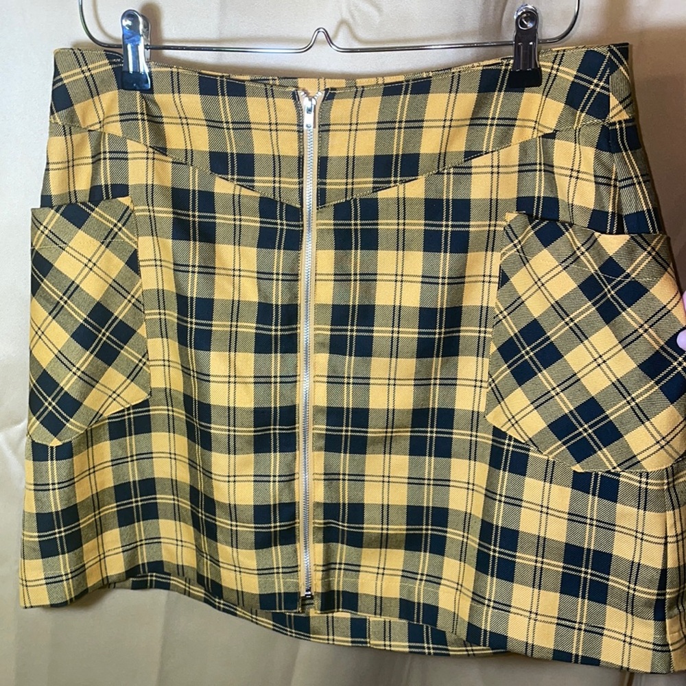 Bumblebee Plaid skirt